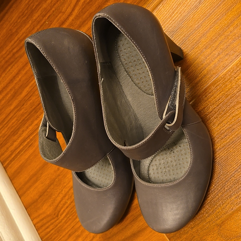 Gray Tsubo high heel shoes